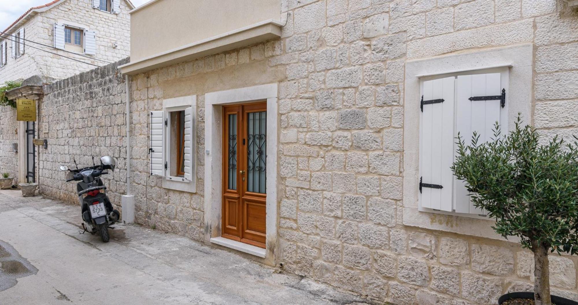 Oleander Center Trogir