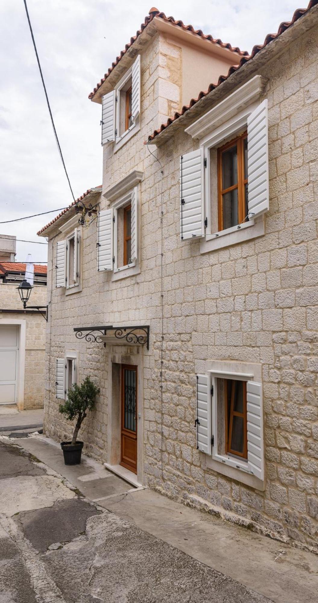 Oleander Center Trogir