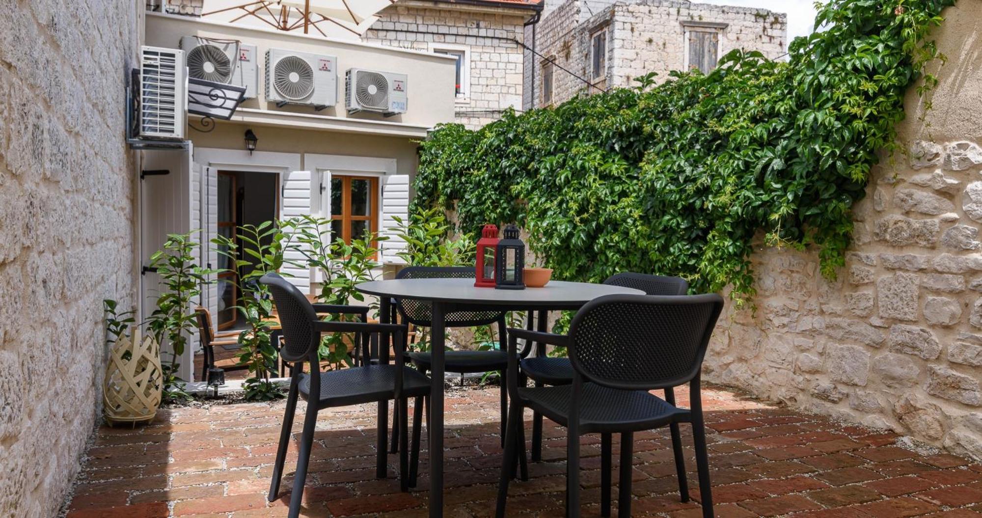 Oleander Center * Trogir