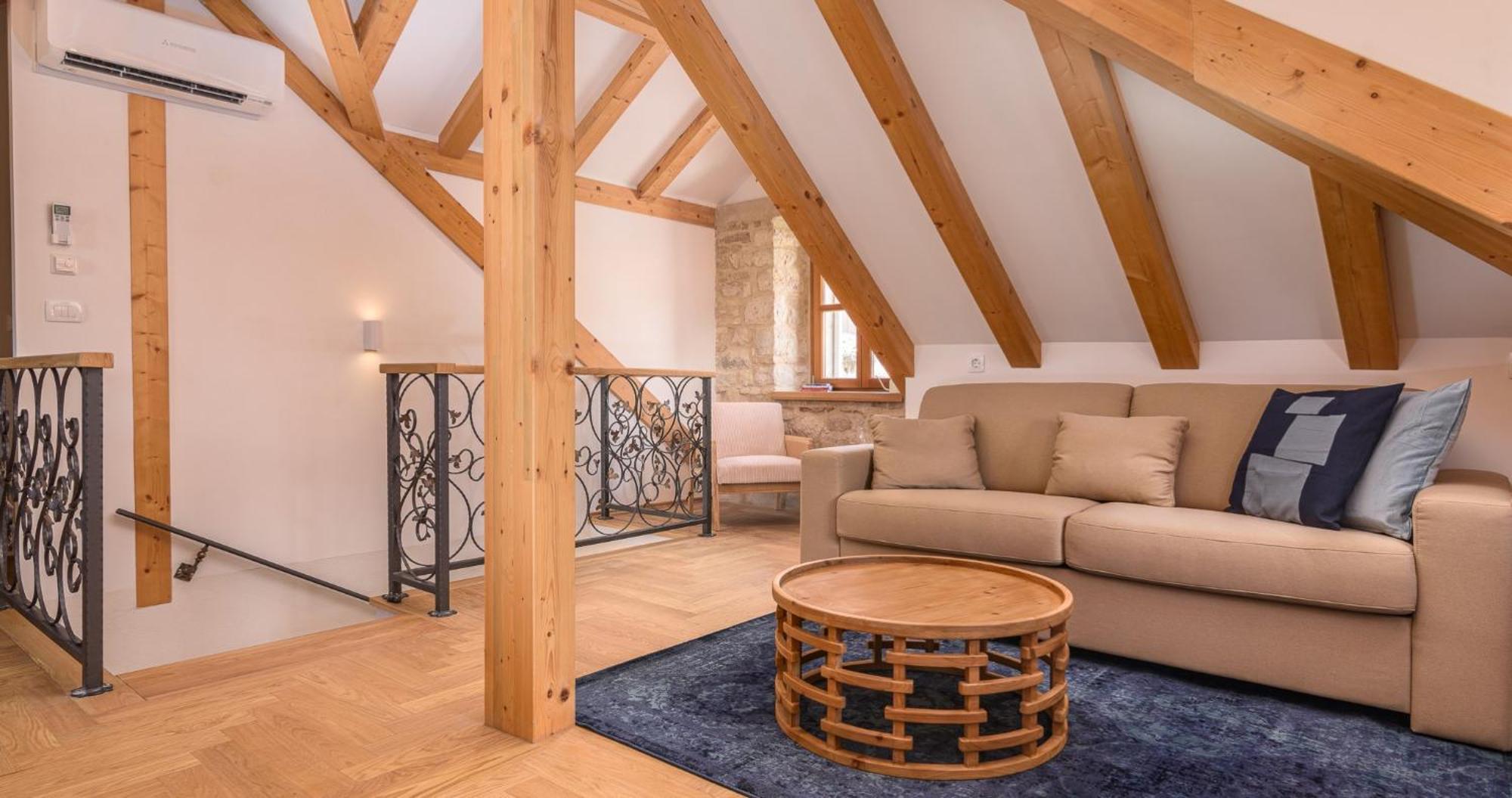 Oleander Center Trogir
